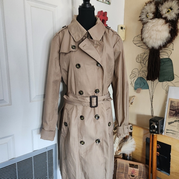 London Fog like new Trench Coat - Picture 4 of 7